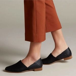 CLARKS Pure Tone Slip On Dress Loafer Black Combi Fold Down Round Toe Size 8M